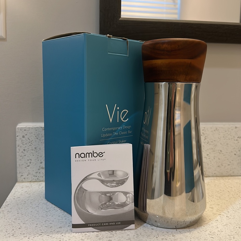 Nambé Vie Cocktail Shaker NEW in box